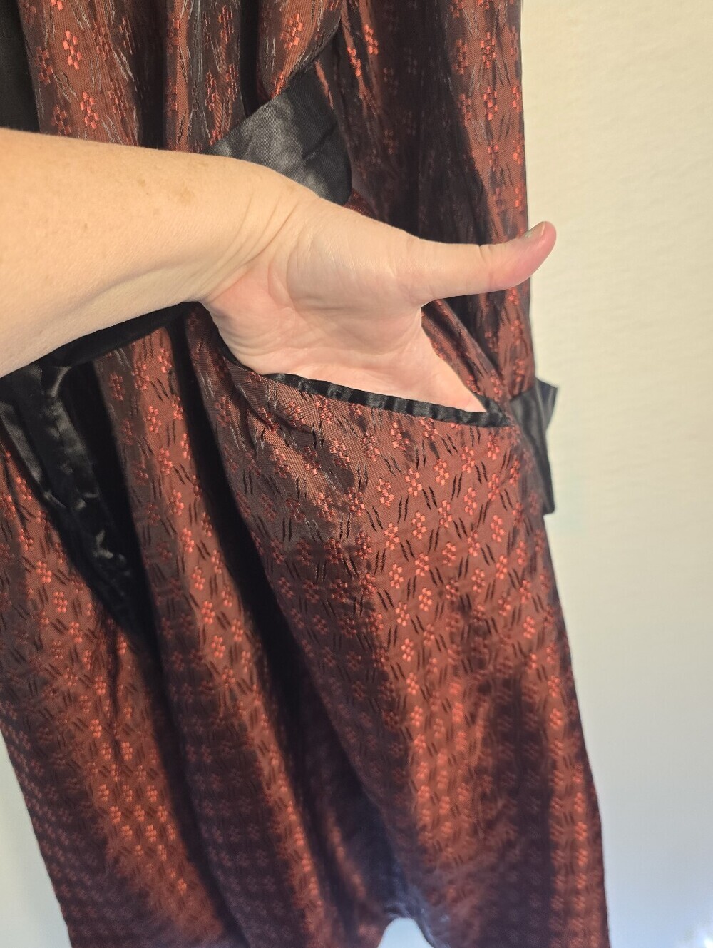 McM Maroon Black Satiny Jacquard Victorian Gothic Smoking Robe. Mens L-xL - Picture 9 of 16